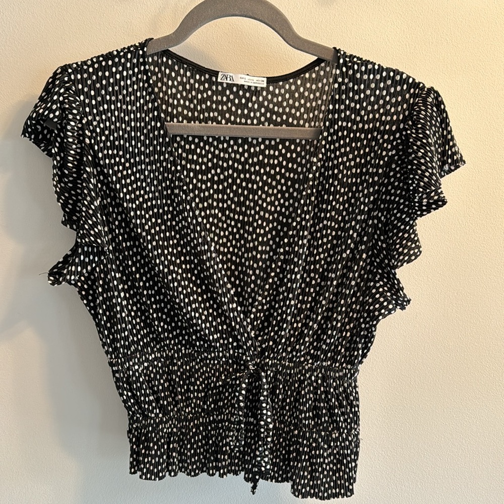Zara Flutter skeeve polka dot top